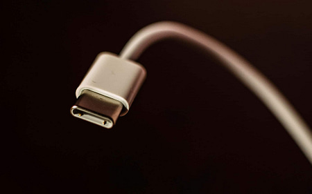 Apple iPhones forced to go USB-C or portless by 2024